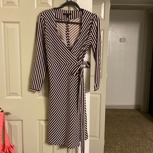 Long sleeve white/maroon size 2 banana republic wrap dress